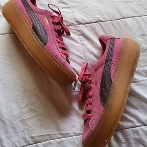 Pink platform Pumas